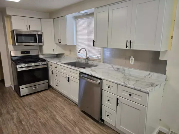 Saint Paul, MN 55103,1076 Hatch AVE