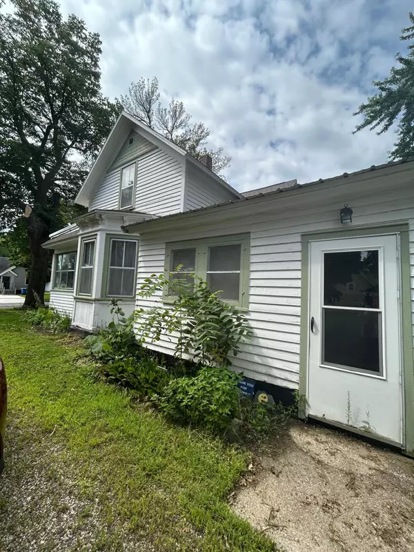 Blooming Prairie, MN 55917,126 1st ST SE