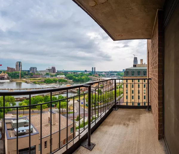 Minneapolis, MN 55401,401 S 1st ST #811