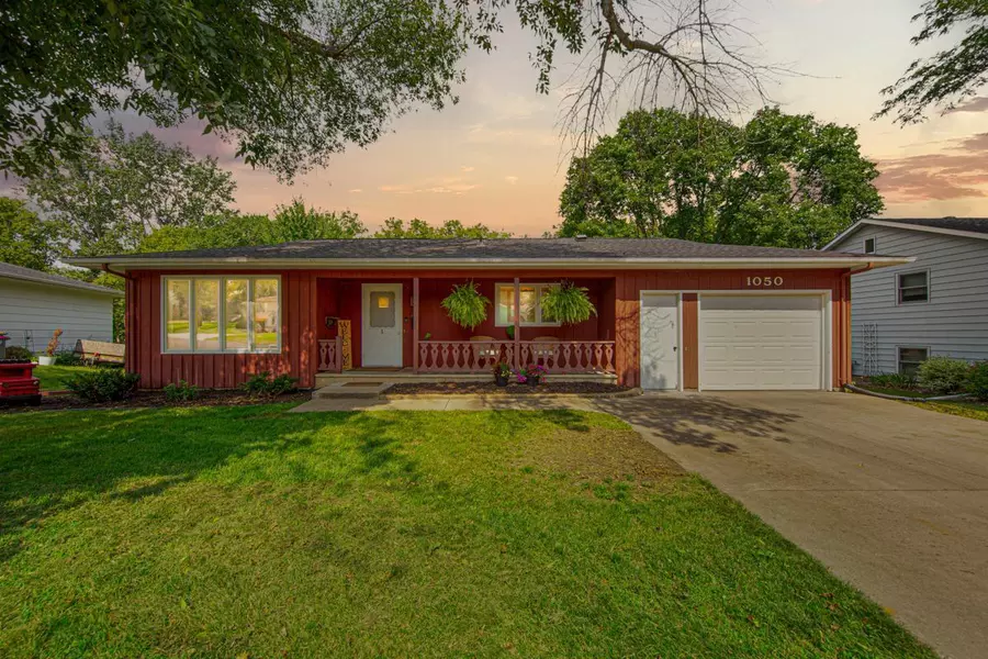 1050 Westwood DR, Faribault, MN 55021