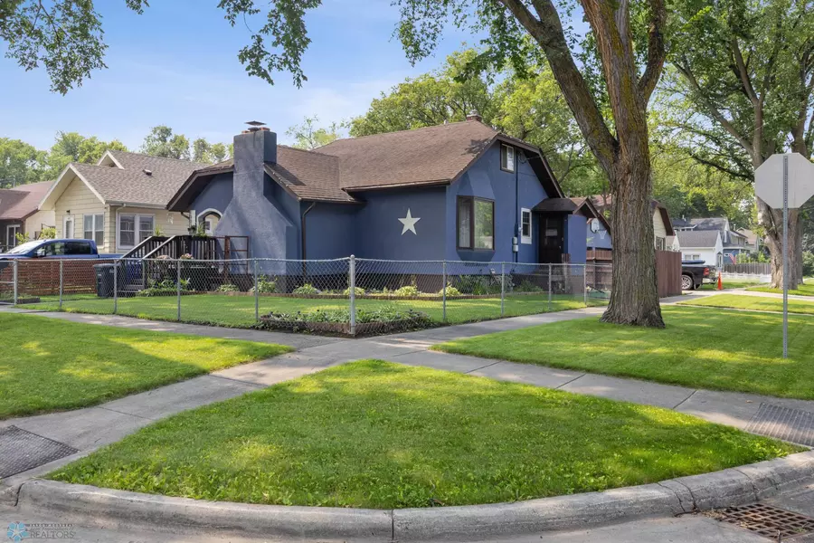 1003 14 ST S, Fargo, ND 58103