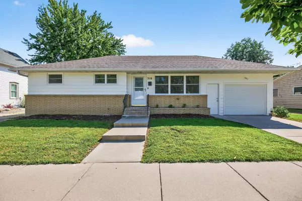 316 N Cedar ST, Chaska, MN 55318