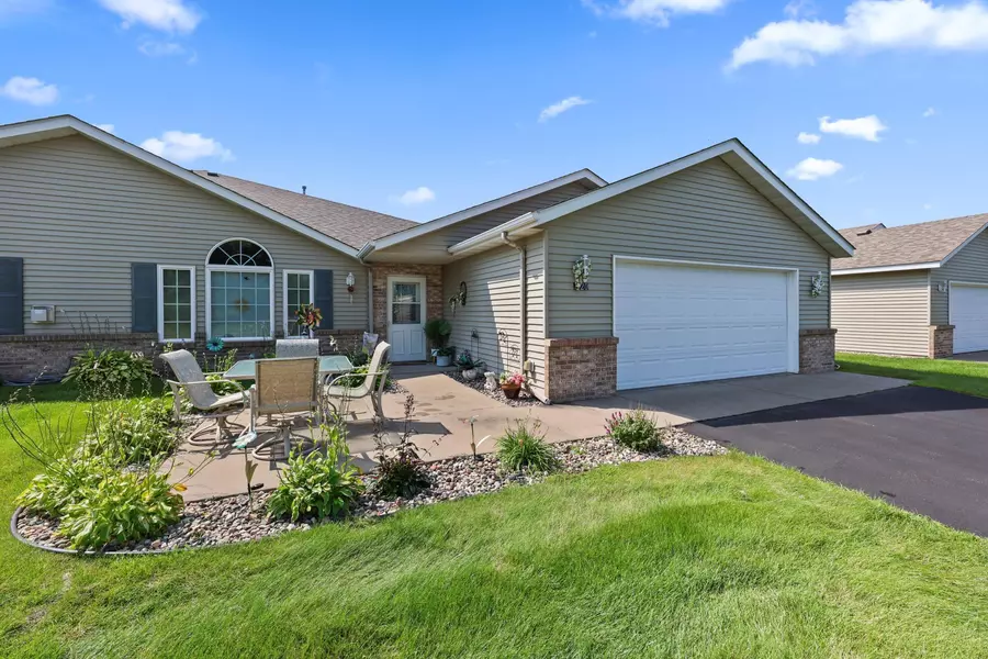 1320 Scout DR, Sartell, MN 56377