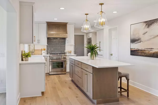 Wayzata, MN 55391,350 Ferndale RD N