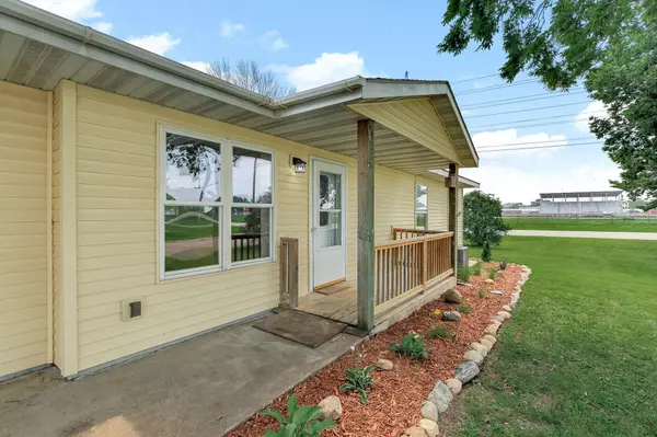 Faribault, MN 55021,320 20th ST NW