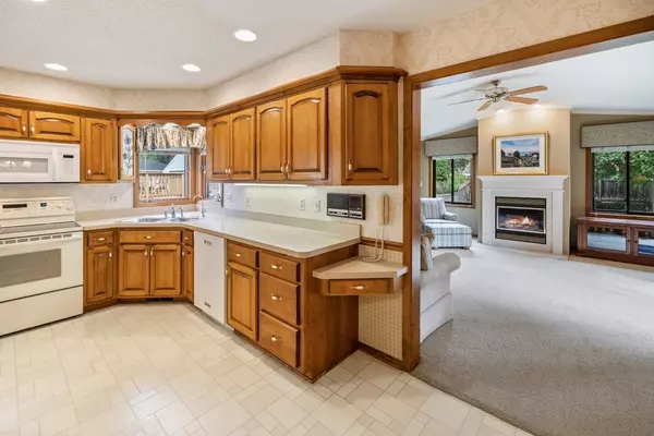 Maplewood, MN 55109,2165 Holloway AVE E