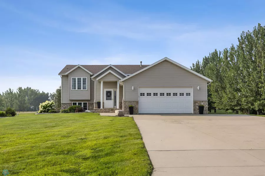 4805 35th AVE N, Fargo, ND 58102