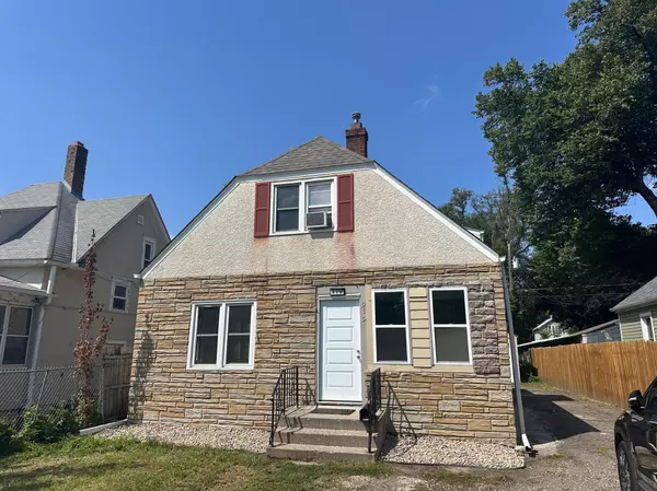 919 3rd ST E, Saint Paul, MN 55106