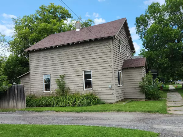 International Falls, MN 56649,806 7th AVE