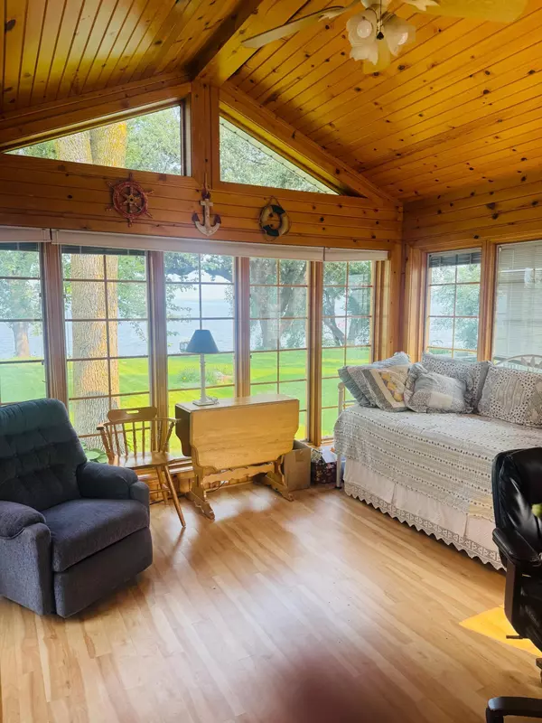 Spicer, MN 56288,227 Lake AVE N