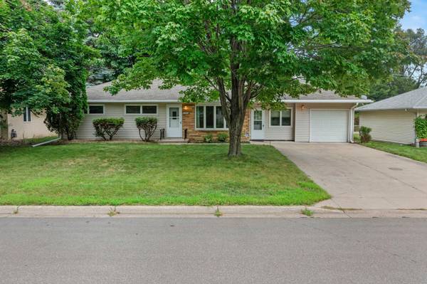 1739 Rose PL,  Roseville,  MN 55113