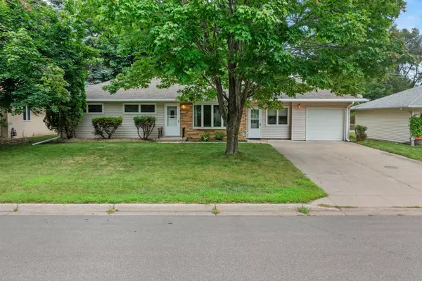 1739 Rose PL, Roseville, MN 55113