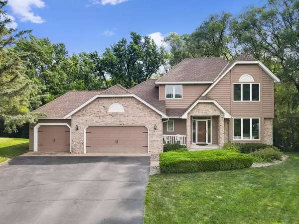 727 Laurie CT, Maplewood, MN 55117