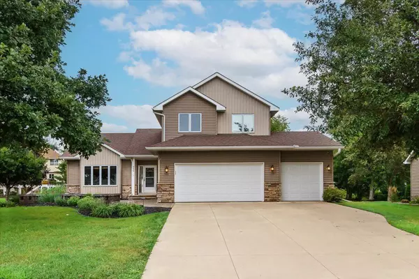 986 Bavaria Hills LN, Chaska, MN 55318