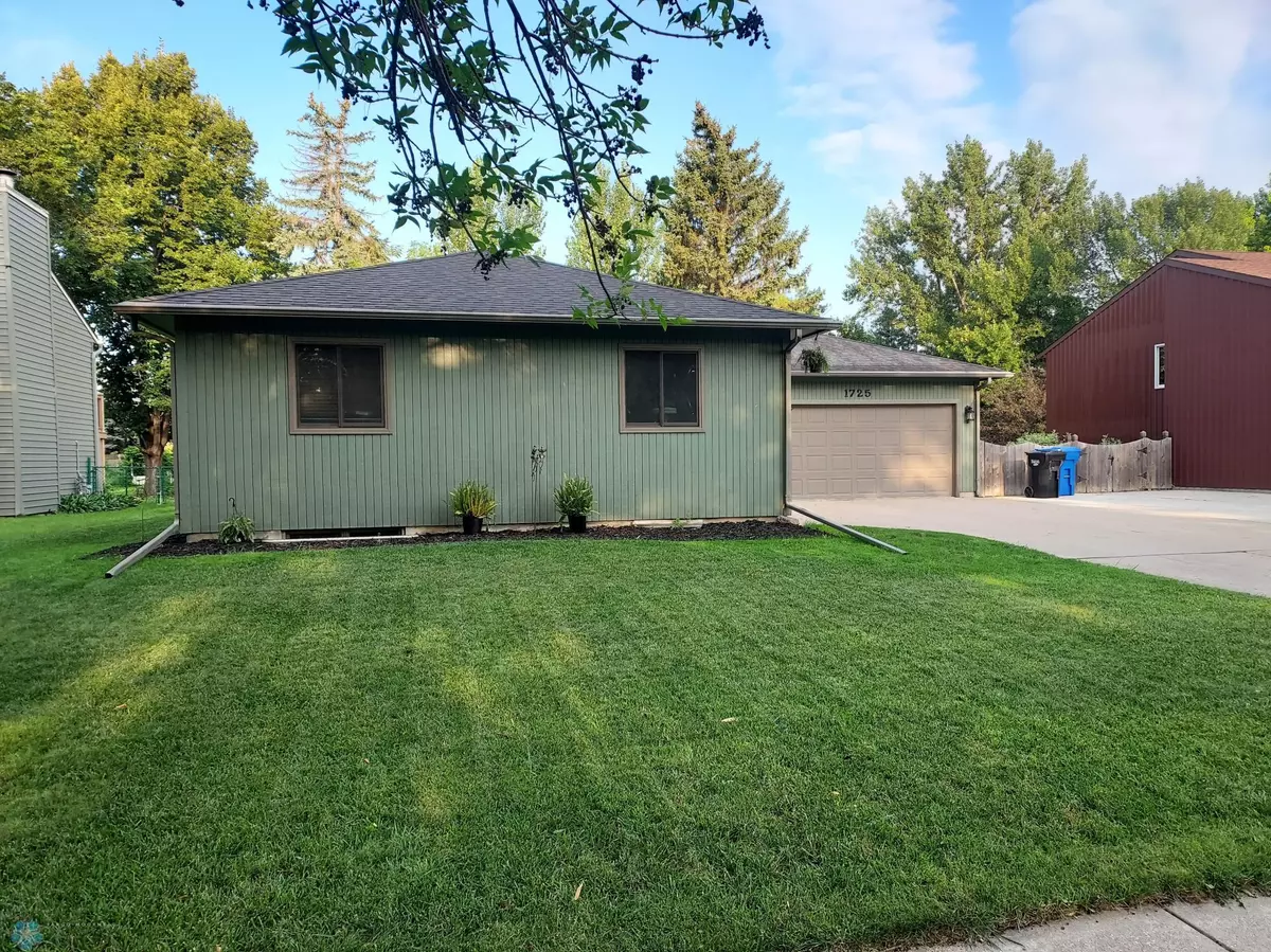 Fargo, ND 58103,1725 Prairie LN S