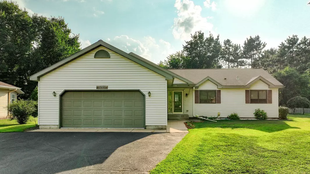 1221 Jodi CIR, Menomonie, WI 54751