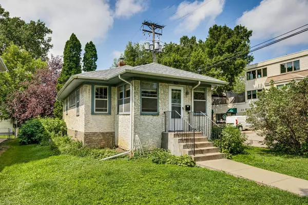 Minneapolis, MN 55414,925 19th AVE SE