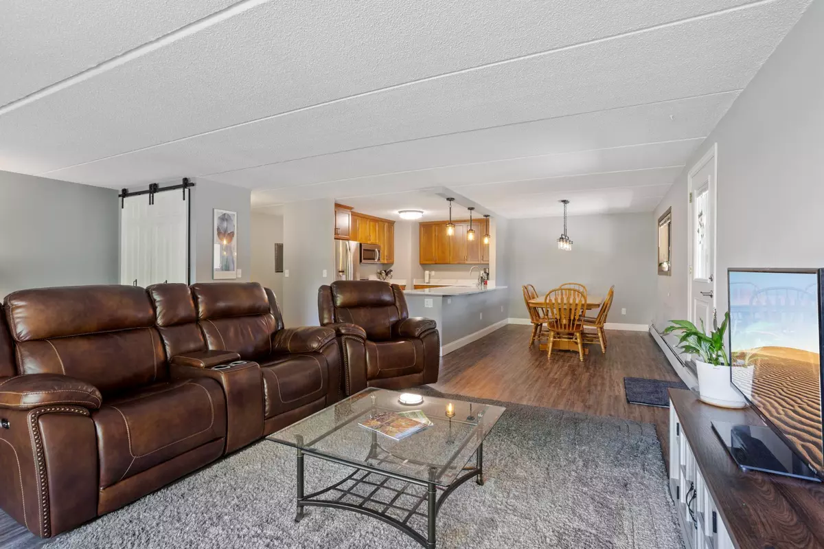 Minnetonka, MN 55305,10401 Cedar Lake RD #201