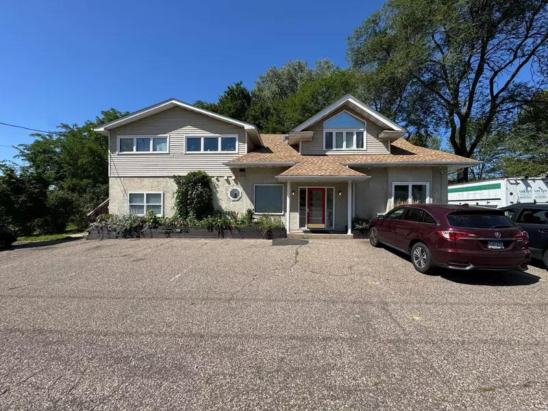 1961 Rice ST, Roseville, MN 55113
