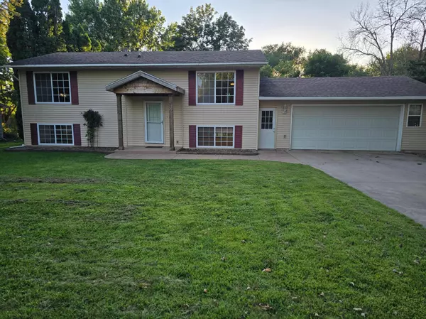 Faribault, MN 55021,24 12th AVE SE