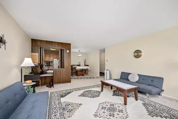 Minnetonka, MN 55305,10211 Cedar Lake RD #204