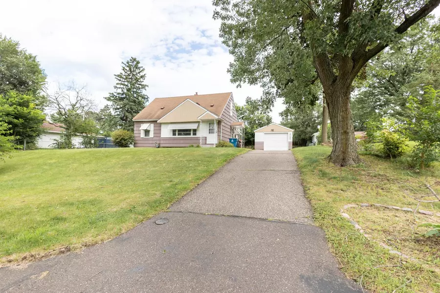 2144 Sloan ST, Maplewood, MN 55117