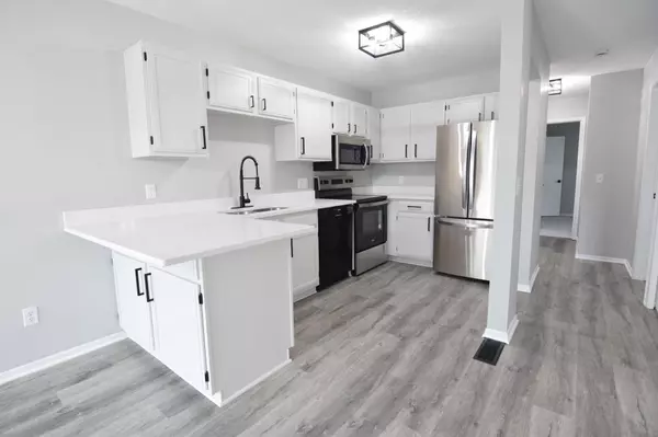831 Evergreen CIR, Burnsville, MN 55337