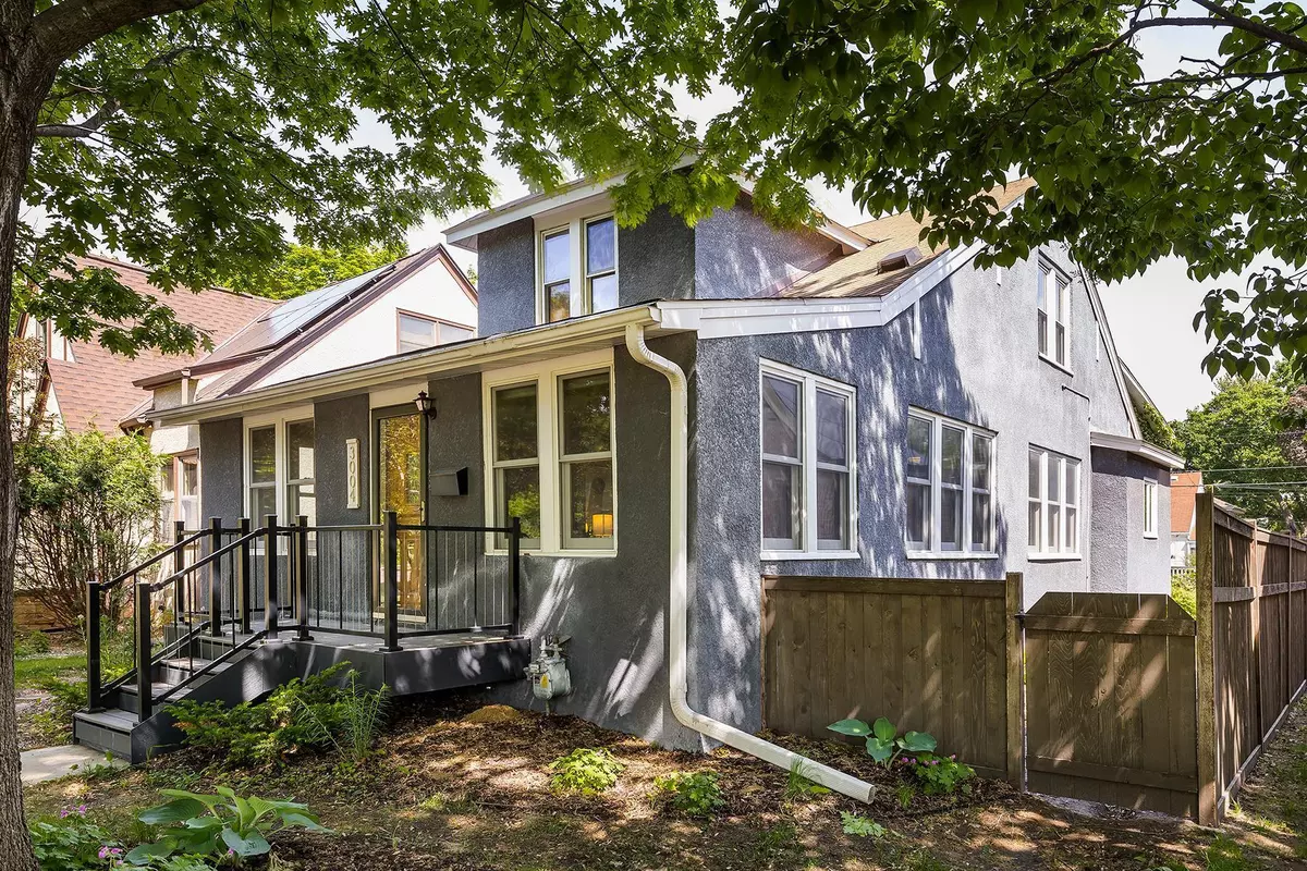 Minneapolis, MN 55406,3004 E Minnehaha Pkwy