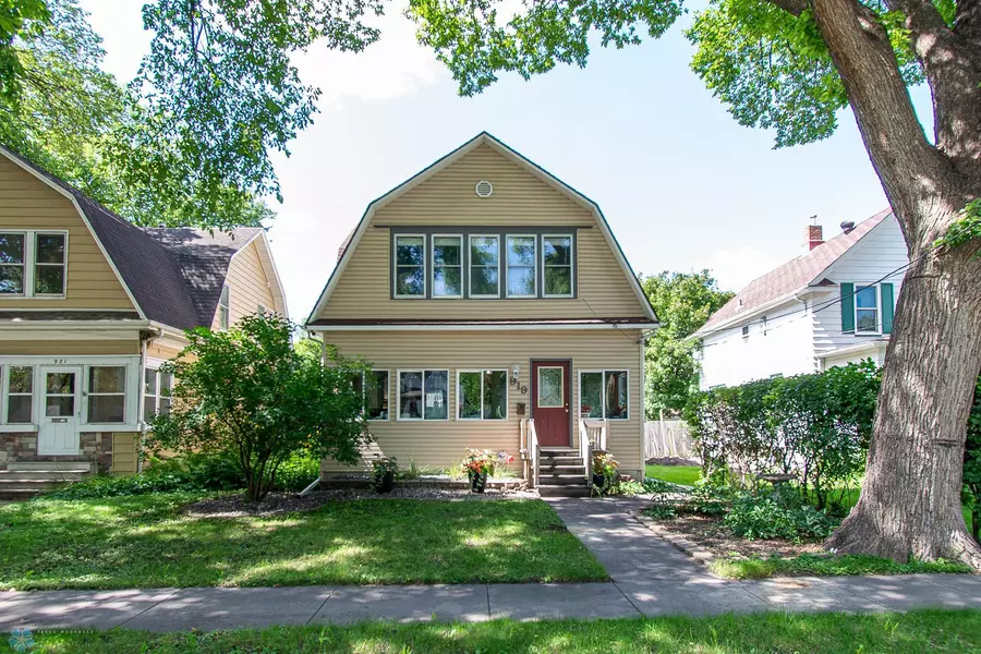 919 10th ST S, Fargo, ND 58103