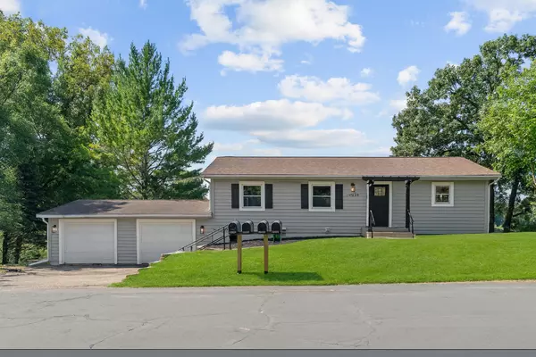 Prior Lake, MN 55372,14858 Oakland Beach AVE SE