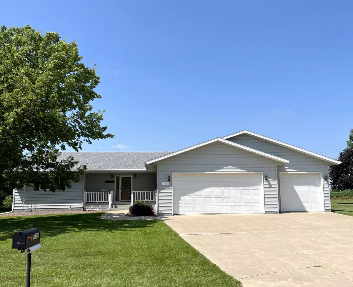 Windom, MN 56101,720 Plum AVE