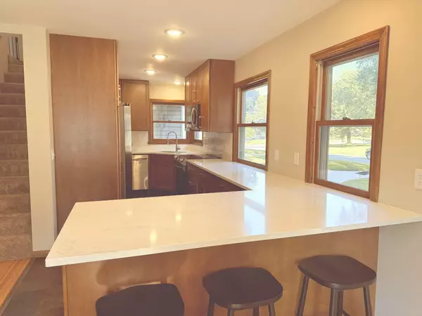Saint Louis Park, MN 55426,9111 Club RD