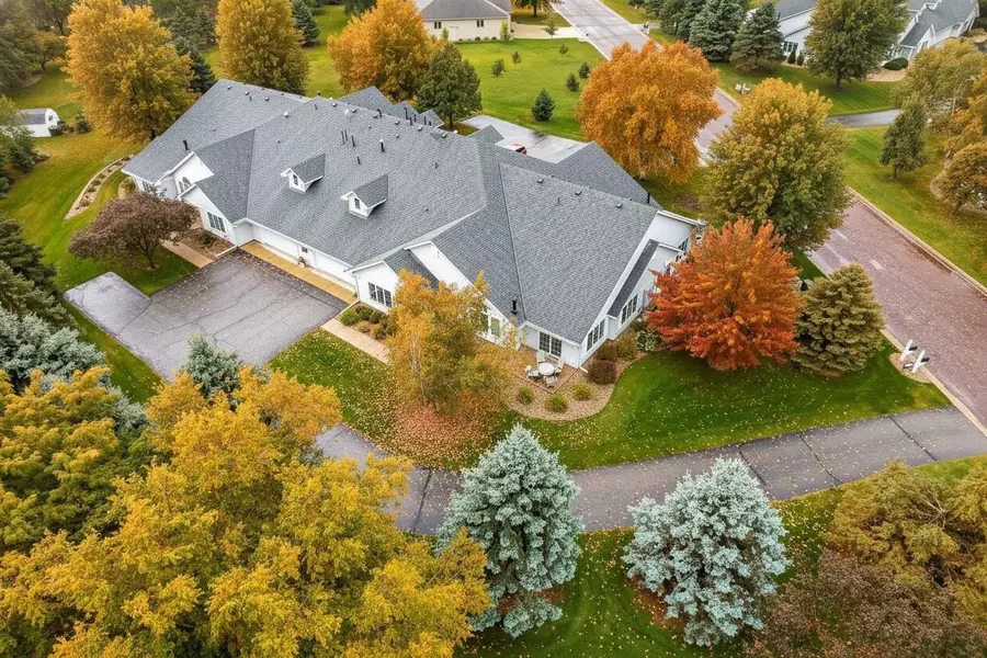 1301 Pine Pointe Curve, Saint Peter, MN 56082