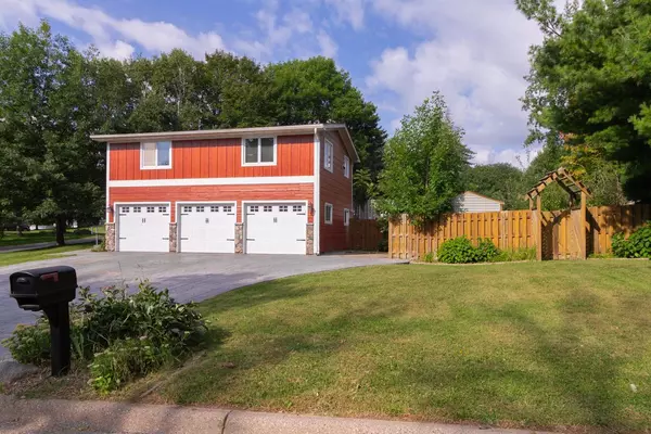 Burnsville, MN 55306,15041 Butternut LN