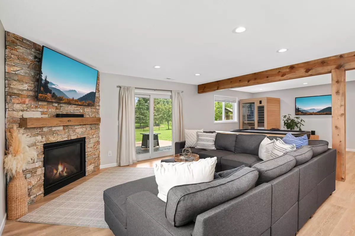 Minnetrista, MN 55375,9609 Glacier RD