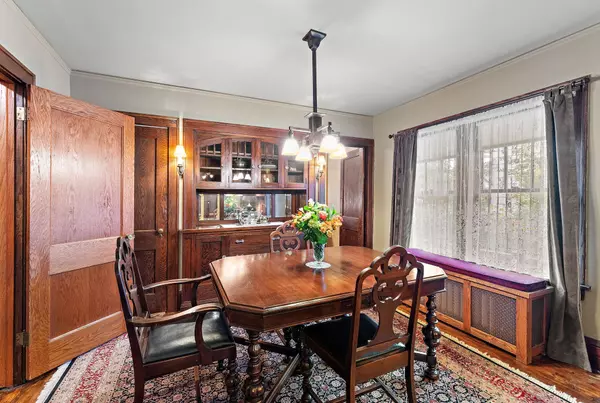 Saint Paul, MN 55105,275 Warwick ST