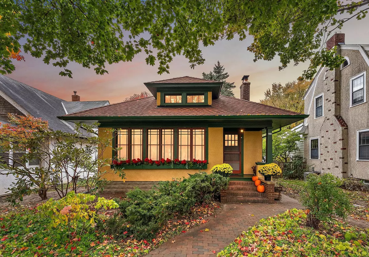 Saint Paul, MN 55105,275 Warwick ST