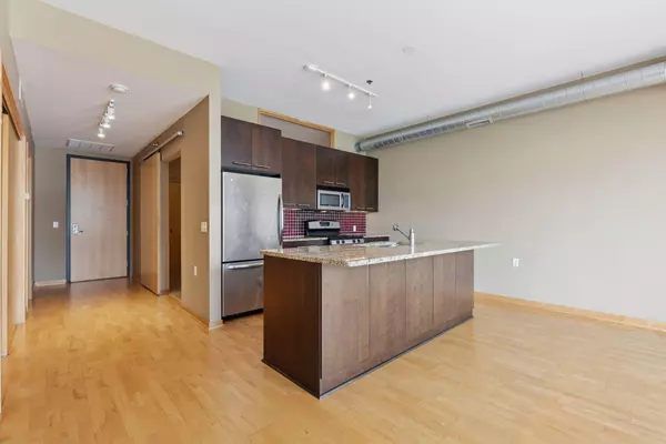Minneapolis, MN 55408,1211 Lagoon AVE #302