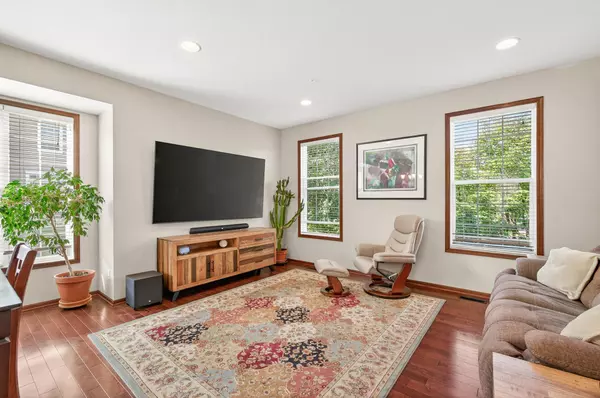 Eden Prairie, MN 55347,15591 June Grass LN