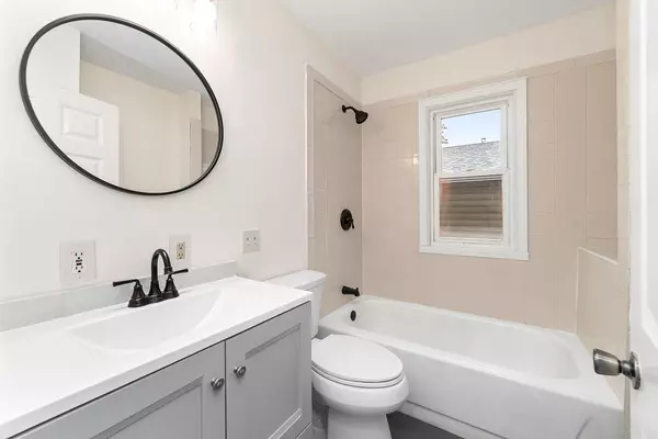 Saint Paul, MN 55104,1158 Central AVE W