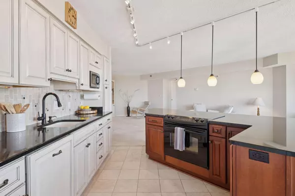 Edina, MN 55435,6566 France AVE S #901