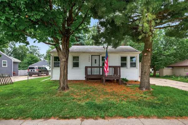 White Bear Lake, MN 55110,1806 9th ST