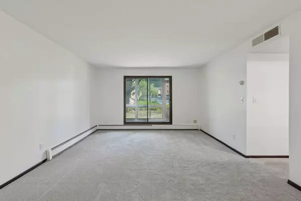 Roseville, MN 55113,2680 Oxford ST N #101