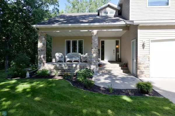 Moorhead, MN 56560,909 40th AVE N