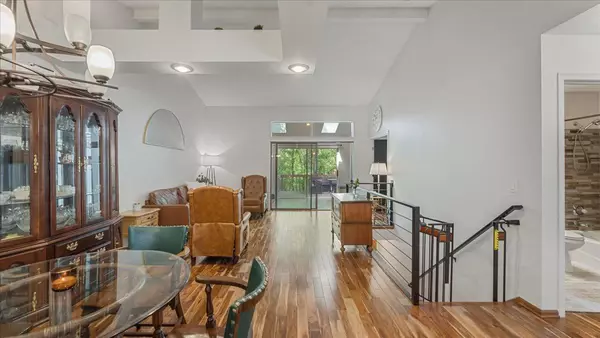 Maplewood, MN 55119,539 Deer Ridge LN S