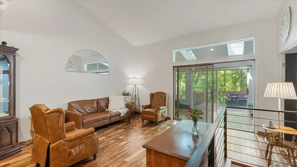 Maplewood, MN 55119,539 Deer Ridge LN S