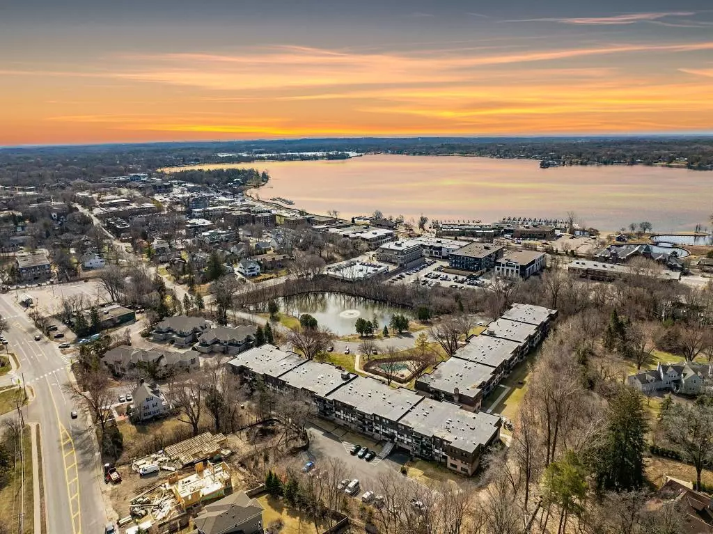 Wayzata, MN 55391,205 Barry AVE S #208