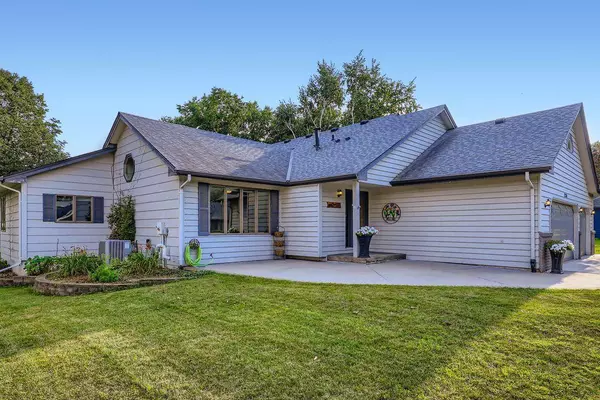 7774 171st ST W, Lakeville, MN 55044