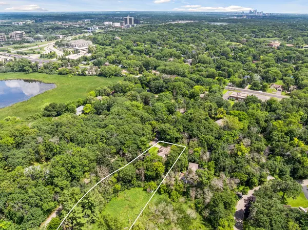 Minnetonka, MN 55305,11405 Timberline RD