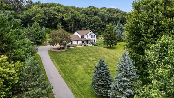 583 Oak Valley LN NW, Rochester, MN 55901